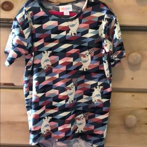 Lularoe Olaf Disney size 6 EUC Gracie top